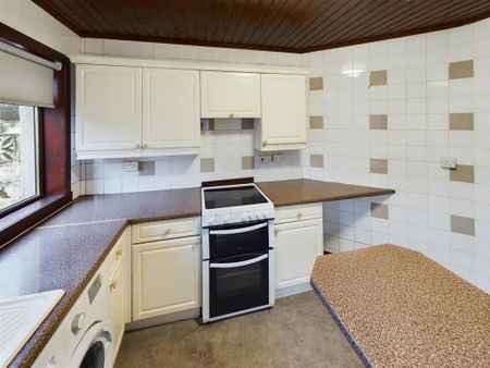 3 bedroom end of terrace house to rent - Photo 3