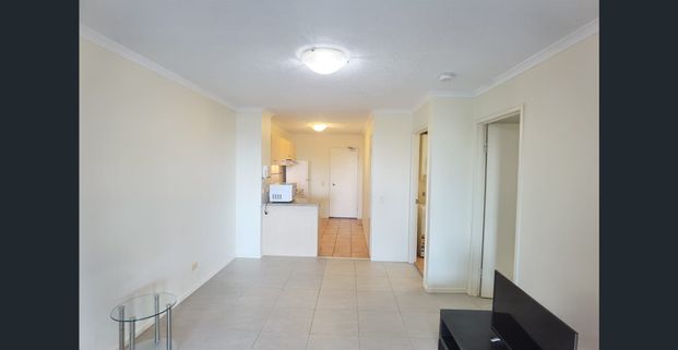 CATHEDRAL PLACE - 1 BEDROOM UNIT - NEW PAINTING NEW TILES - ENCLOSED BALCONY - Photo 1