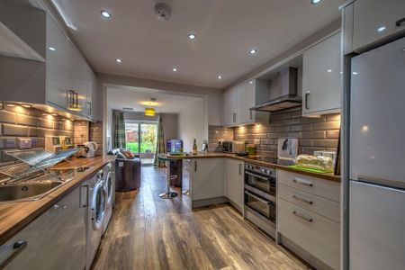 1 bedroom in a house share to rent - Photo 3