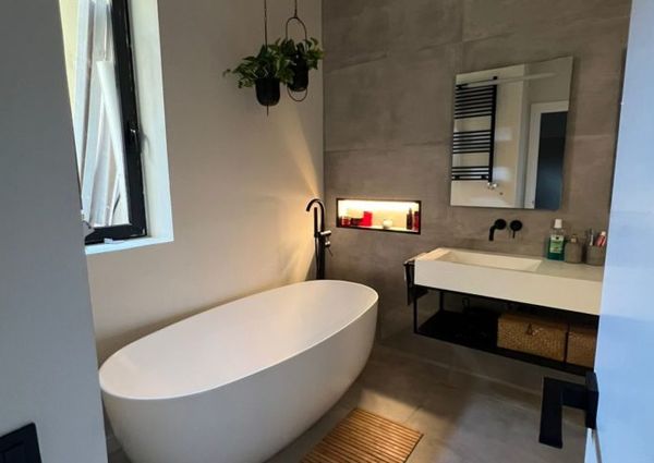 Renovated apartment close to Sagrada Familia