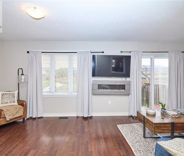 5052 CASSANDRA Drive, Beamsville, Ontario, L0R1B7 - Photo 2