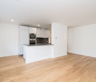 365 Eglinton Avenue East - Photo 5