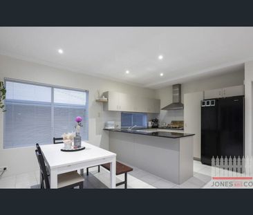 Cute Family Home - Photo 6