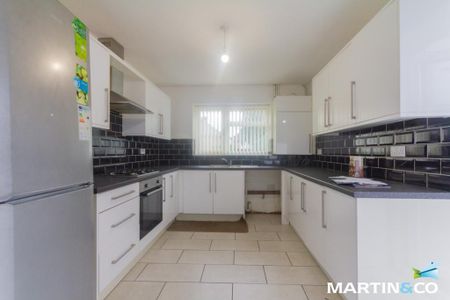 3 bedroom semi-detached house to rent - Photo 3