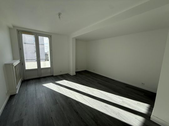 Location Appartement 2 pièces 46m² PARIS 18ème - Photo 1