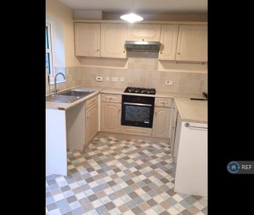 3 bedroom semi-detached house to rent - Photo 4