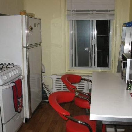 PRES DU METRO SNOWDON 2 CHAMBRES FERMEES- RENOVE - Photo 4