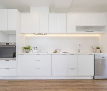 North facing, modern apartment in Avondale - Photo 3