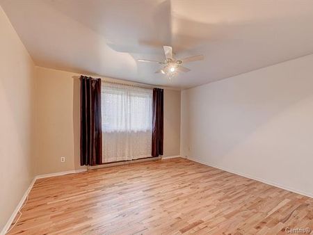 Maison de plain-pied - 2778 Rue Bourgogne - Photo 4