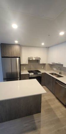 Ground Floor 2 Bed / 2 Bath / 2 Parking Brand New Unit! - Photo 1