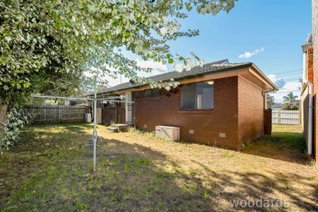 Spacious 3 Bedroom Home - Photo 2