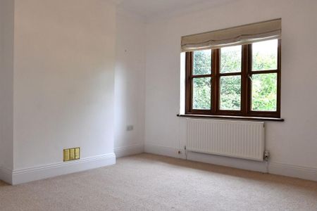 4 bedroom detached house to rent - Photo 4