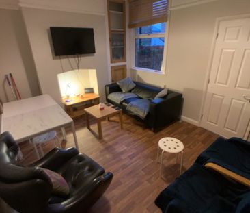 Queen Victoria Street, South Bank - P1438 - Photo 1