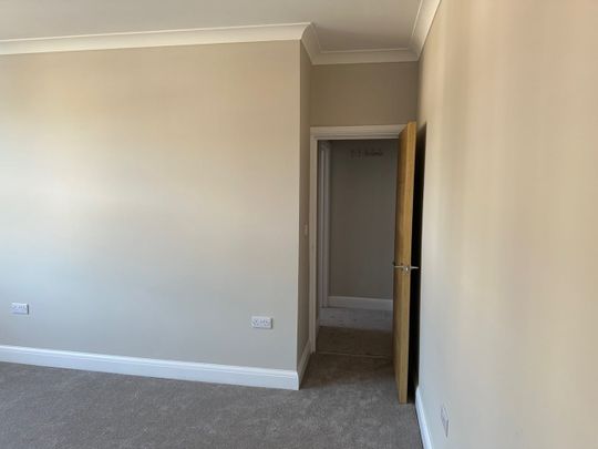 3 Bed Flat, Welldon Crescent, HA1 - Photo 1