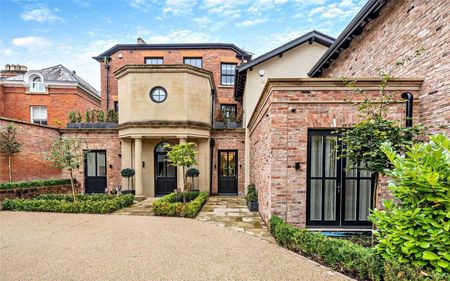 A truly unique luxury Six bedroom property, beautifully furnished and perfectly located behind electric gates in the heart of Alderley Edge. - Photo 2