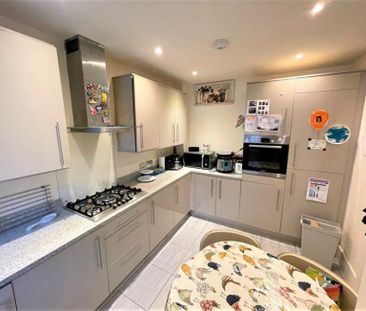 4 Bedroom Detached To Let - Photo 5
