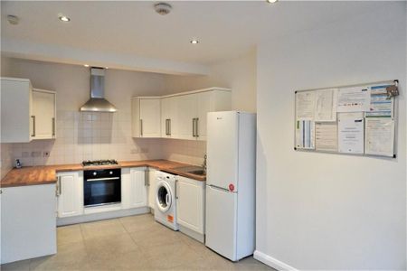 3 bedroom apartment to rent - Photo 4