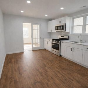 4 1/2 rénové en neuf et semi meublé - Photo 2