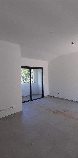 Location Appartement 1 pièce 28m² ST PIERRE 97410 - Photo 2