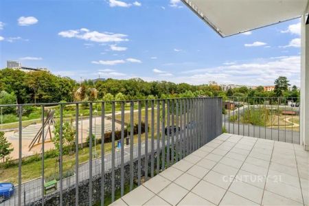 Prémiové 3+kk blízko metra v novostavbě. Dva balkony, kousek od metra, možnost garáže. Kompletně zařízeno. Praha 9 Vysočany. - Photo 3
