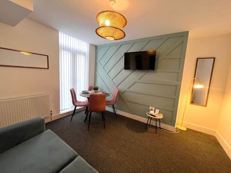 5 bedroom flat to rent - Photo 2