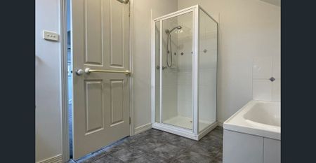 Perfectly located and lots of living space - Photo 5