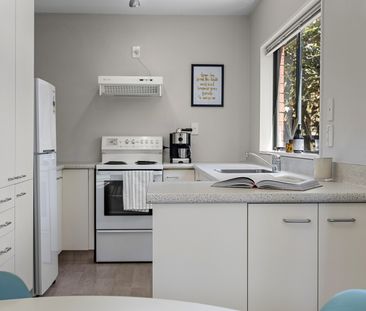 3 bedroom home in St Albans double garage - Photo 5