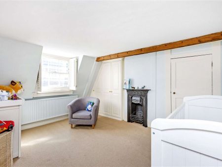 A bright and spacious five bedroom family home near Richmond Green - Photo 4