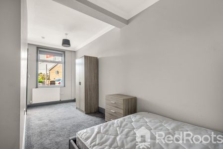 4 bedroom terraced house to rent - Photo 3