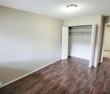 Dahlstrom Manor - Photo 1