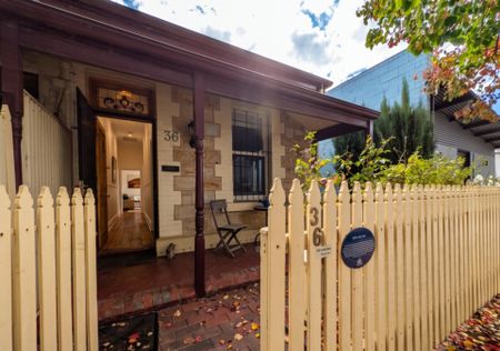 Charming 2-Bedroom Cottage with Modern Comforts in Prime Adelaide Location! - Photo 5