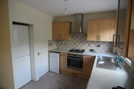 2 bedroom end of terrace house to rent - Photo 2