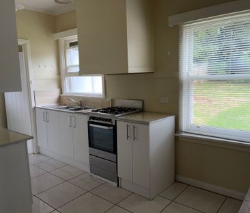 3 Bedroom Family Home in Great Location - Furnished - Photo 3