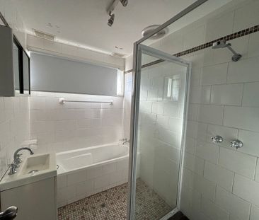 Elegant Elder - Photo 2