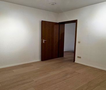 Gepflegte 2-ZKB-Wohnung mit Balkon & Außenstellplatz - Photo 2