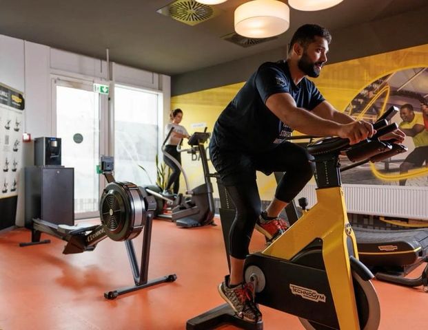 Modernes Studioapartment • Skylineblick • Tiefgaragenstellplatz - Foto 1