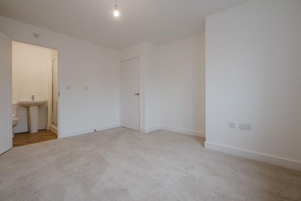 4 bedroom detached house to rent - Photo 1