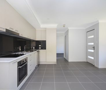 Beautiful Position with a Lovely 1 Bedroom Unit! - Photo 3