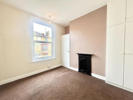 4 bedroom terraced house to rent - Photo 3