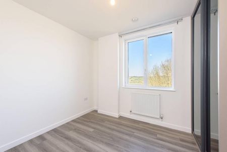 3 bedroom flat to rent - Photo 4