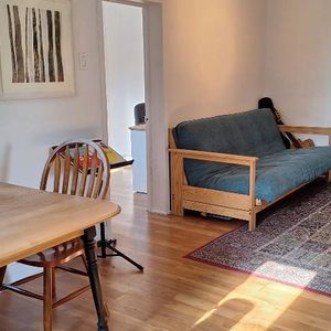 Beau et ensoleillé 4 1/2 rue tranquille 2 chambres à coucher - Photo 2