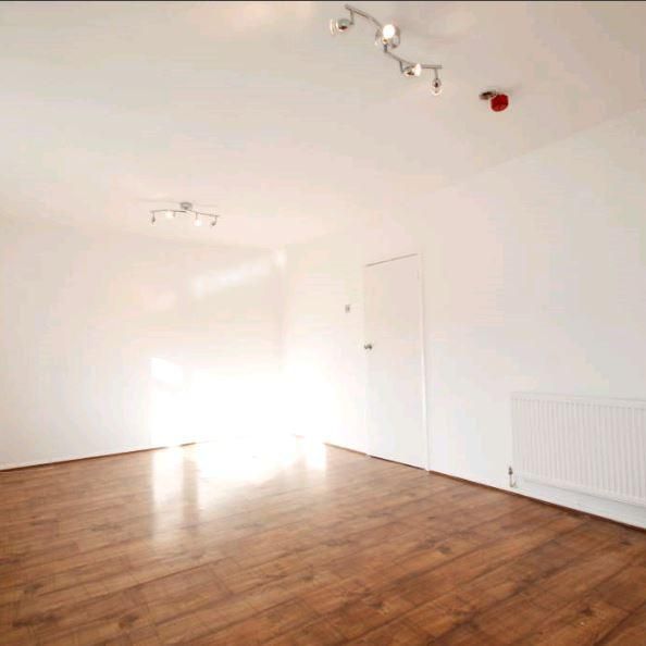 3 bedroom flat to rent - Photo 1
