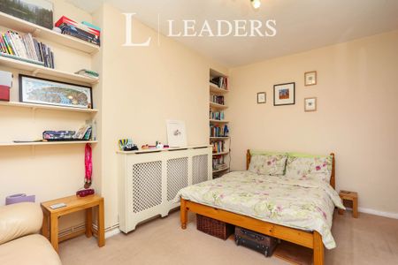 studio to rent Granville Park, London, SE13 - Photo 2