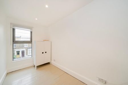 3 bedroom terraced house to rent - Photo 4