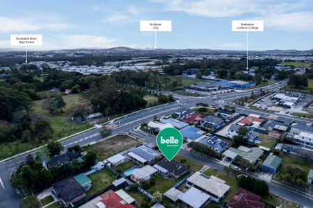 Stylishly Refreshed Family Home on a Premium Block in a Sought-After Pocket - Photo 5