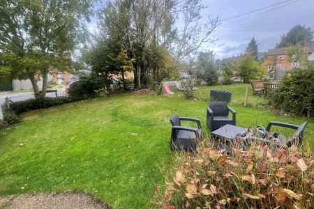 Charsley Close, AMERSHAM - Photo 2