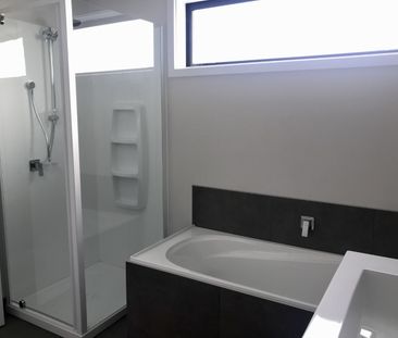 Modern two storey family home. - Photo 4