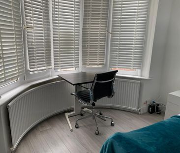 2 Bed Flat, Landseer Avenue, E12 - Photo 5