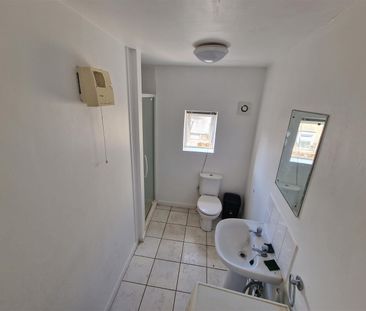 Gables, Bournemouth, BH1 - Photo 5