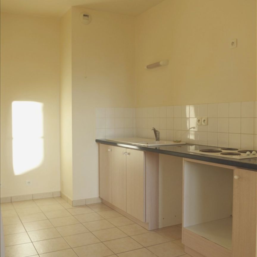 Place aux Bois, F2 au 1er étage - Photo 1